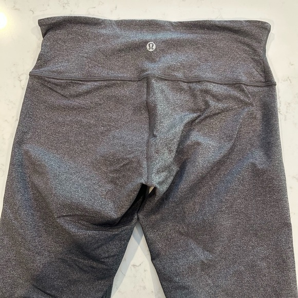 Lululemon Wunder Under Crop, Size 6 - Picture 6 of 9